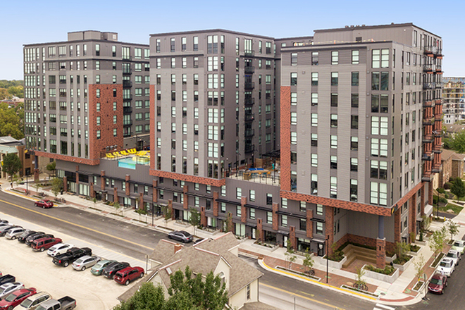 Exterior view of Campus Edge on Pierce.