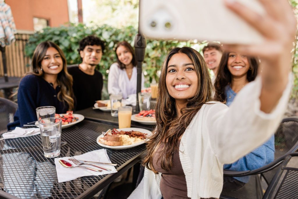 A group of Purdue students eating brunch together at Town & Gown.