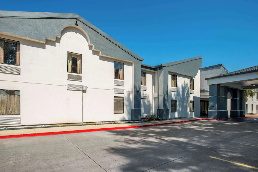 Exterior view of Quality Inn and Suites in Lafayette. 